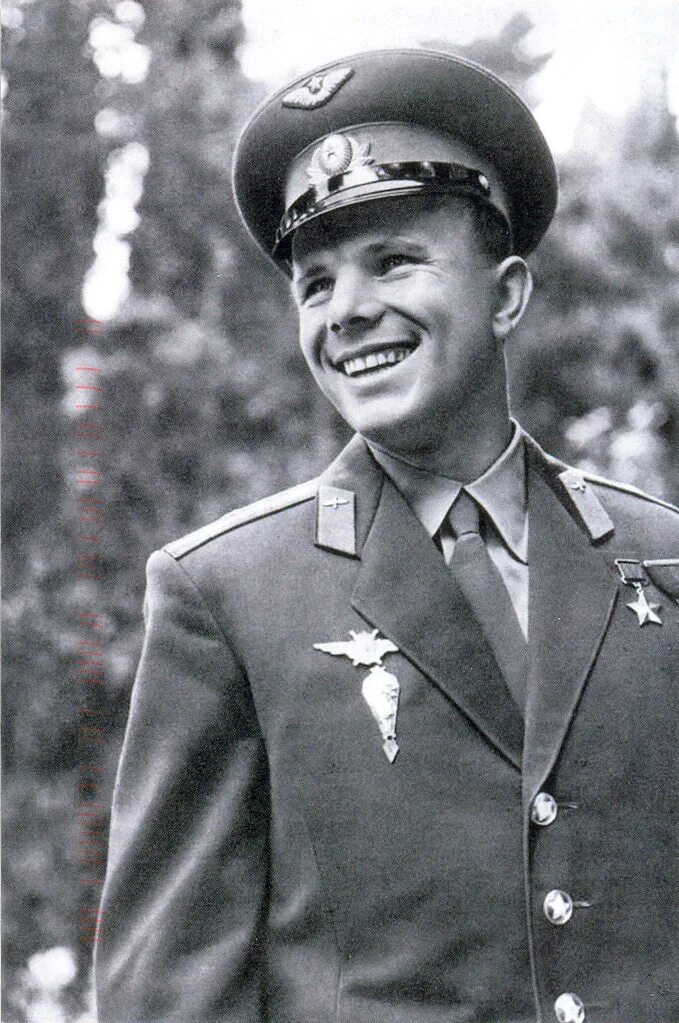 Гагарин фото. Гагарин Юрий Алексеевич 1934 1968. Гага́рин Юрий Алексеевич. Юрий Александрович Гагарин. Ю Гагарин фото.