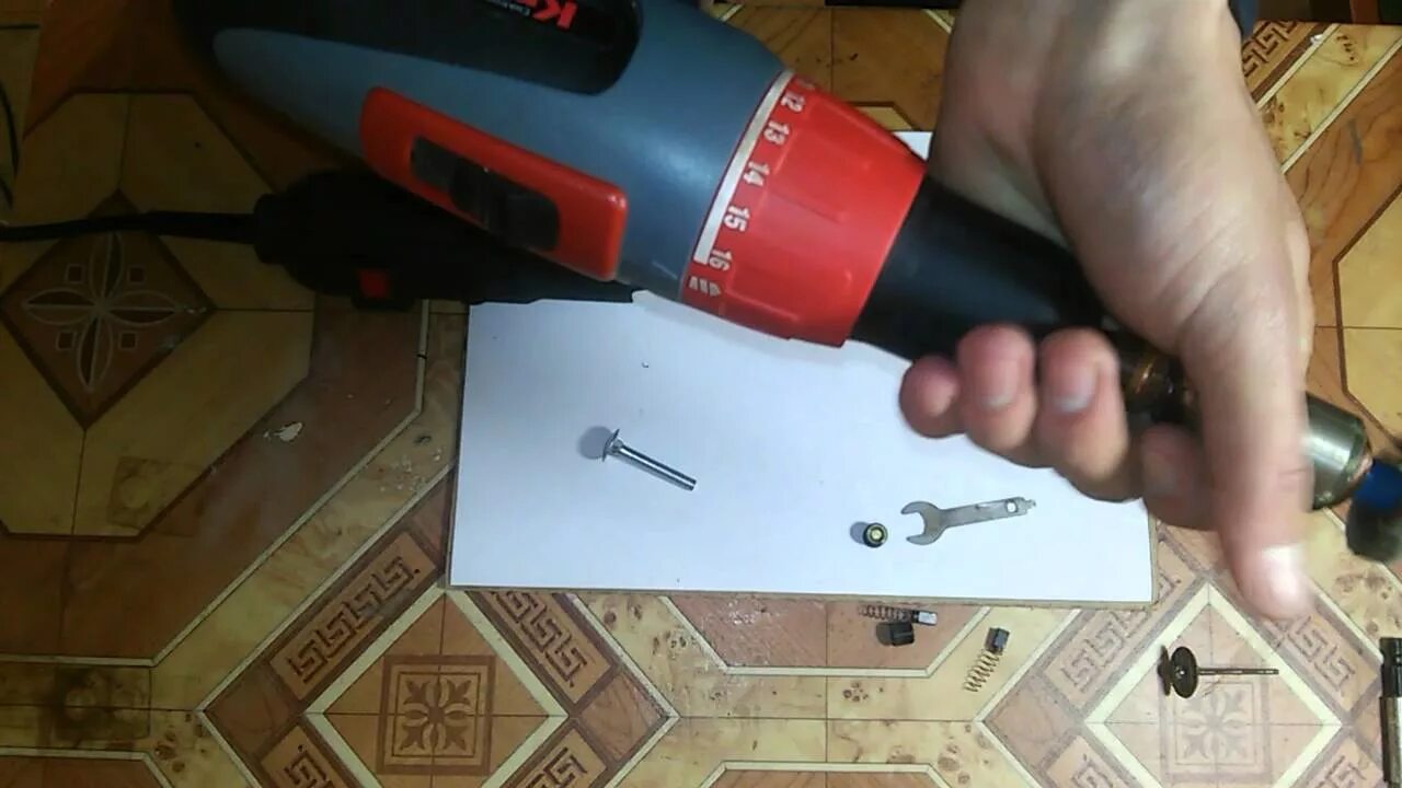 Конденсатор в дремель 200. Регулятор оборотов для дремель 200. Гравер ремонт. Переборка дремеля. Самодельные приспособления для бормашины дремель 4000.