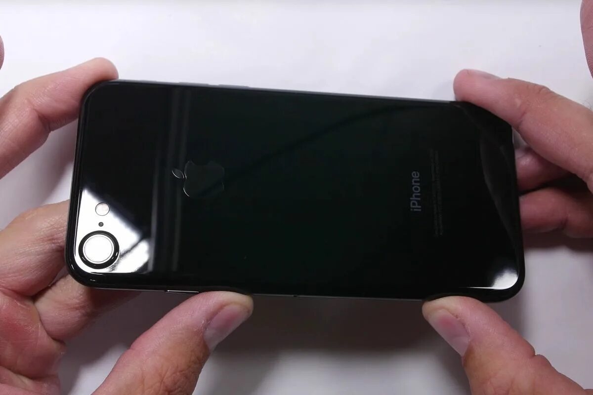 Apple iphone 7 32gb black. Iphone 7 jet black. Чехол spigen liquid crystal для iphone 7/8/se, цвет прозрачный. Iphone 7 jet black и black. Iphone 7 jet black 32gb.
