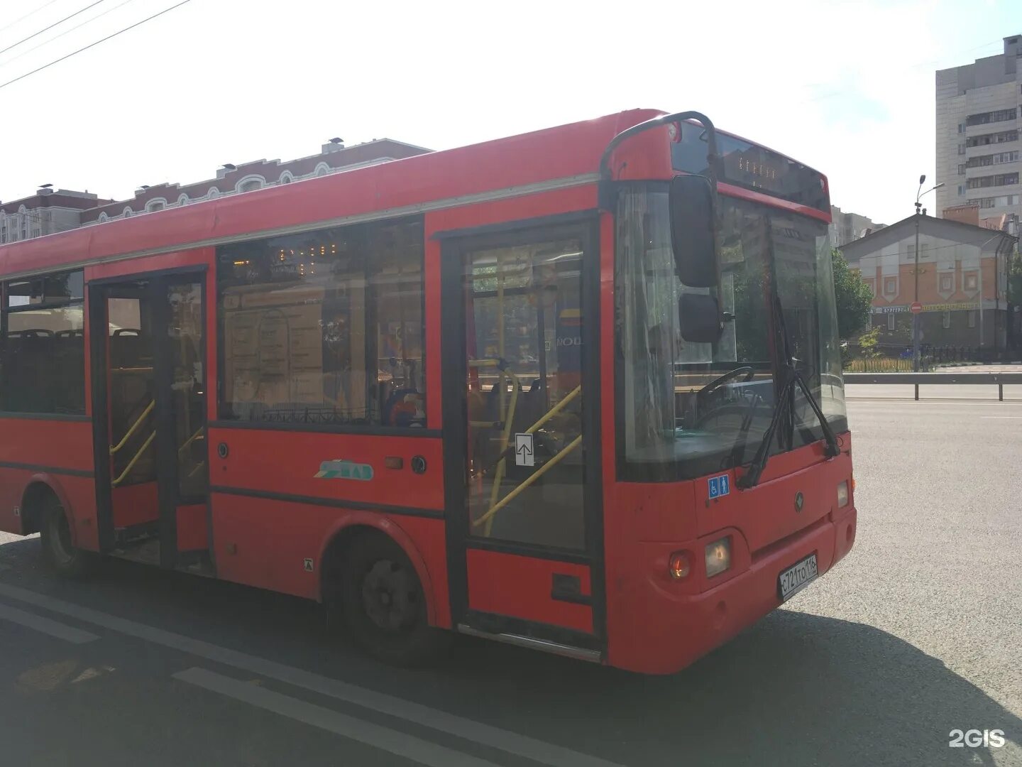 Проспект победы казань автобусы. Автобус Казань. 74 Автобус Казань. Казанский автобус 74. Красный автобус Казань.