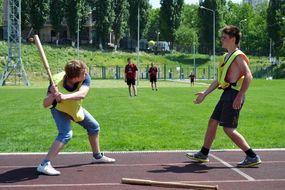 Лапта игра. Городки вид спорта. Национальные виды спорта лапта.