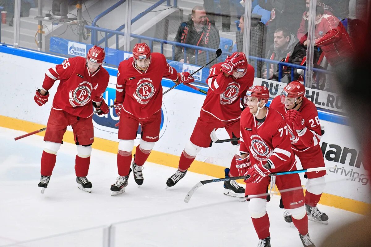 Подольский витязь хоккей. Локомотив витязь 2020. Можно витязь. Спартак витязь 23. Малыхин хоккеист.