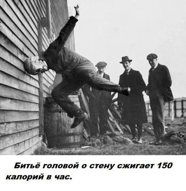 Убиться об стену. Мужчина с молотком. Стена. Биться головой об стену. Бить головой стену.