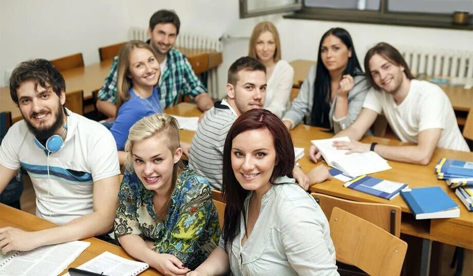 Студенты ответить. Выбор университета. студентка языковых курсов. совместное фото студентов. study in sevastopol state university студенты.