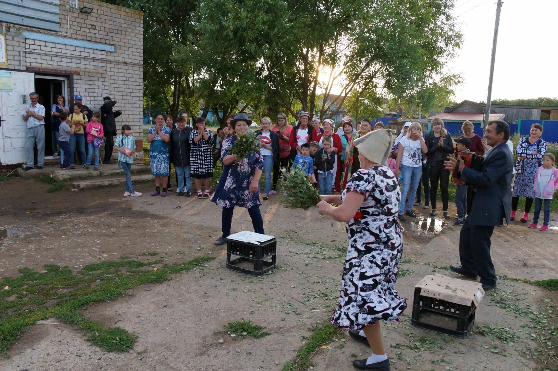Костюмы татар кряшен. Деревня новая серда. Погода кряш серда. Погода кряш серда. Погода кряш серда.