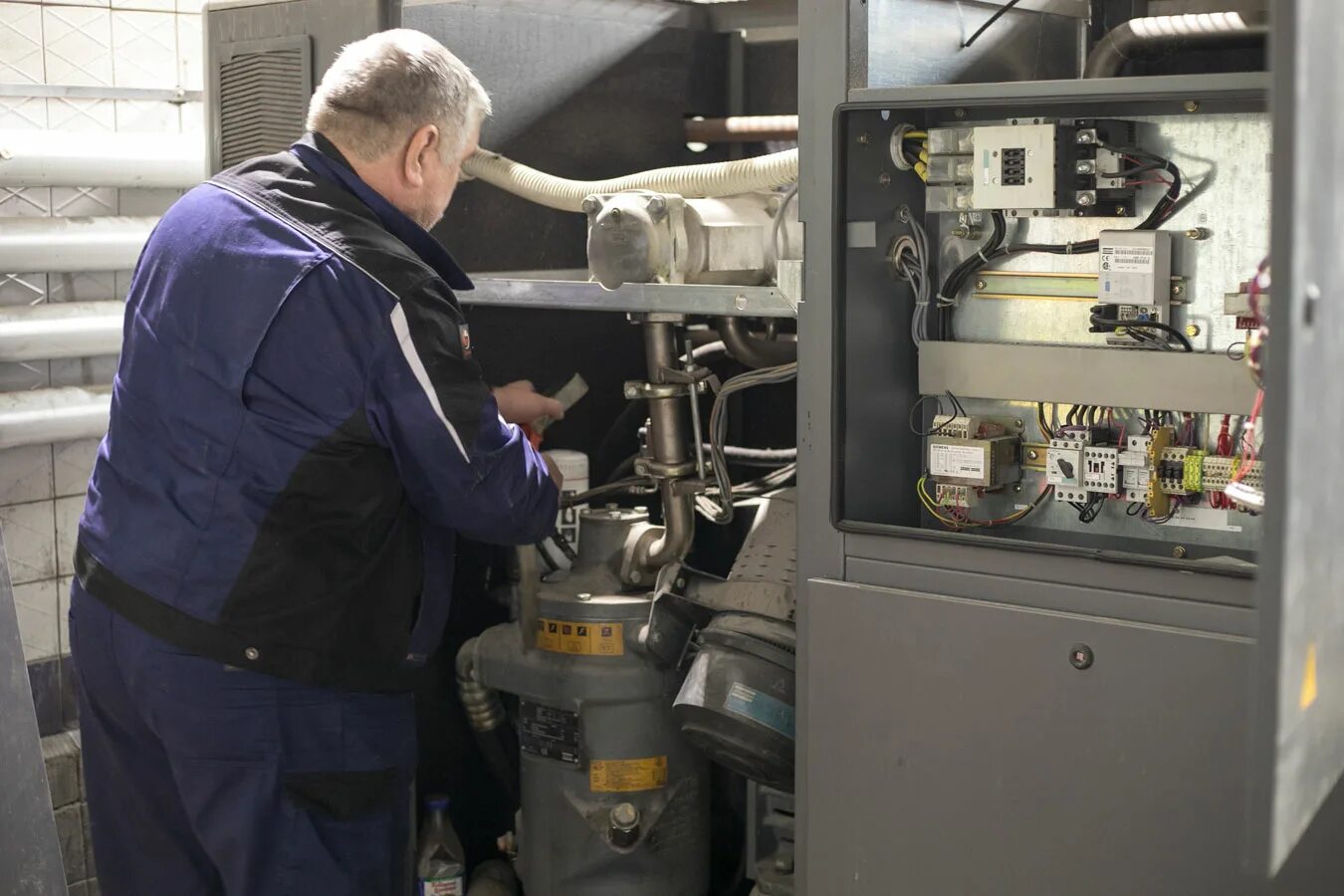 Сервисное обслуживание компрессоров. Сервисное обслуживание компрессоров. Техобслуживание винтового компрессора. Технологический компрессор. Сервисное обслуживание компрессоров.