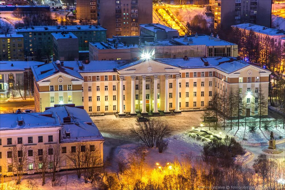 Мурманская областная Дума. Здание областной Думы Мурманск. Мурманская областная Дума здание. Кировский дворец культуры Мурманская область.