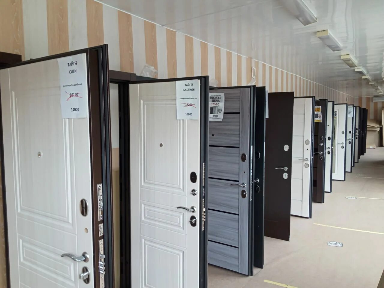 Ленинского комсомола 27 чебоксары. Двери тут дешевле чебоксары складской проезд 6. Экспресс-липецк нп зао р. Экспресс двери логинова 8 медведево. Дверь экспресс в доме.