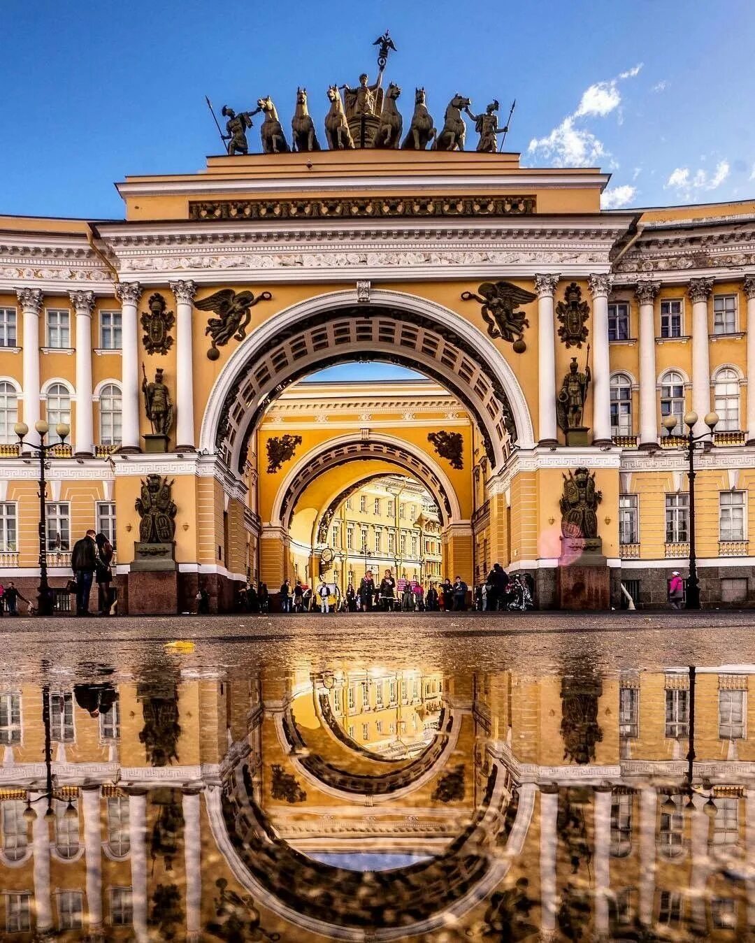 Чем наиболее известен санкт петербург. Арка главного штаба в Санкт-Петербурге Архитектор. Триумфальная арка главного штаба в Санкт-Петербурге. Триумфальная арка главного штаба.