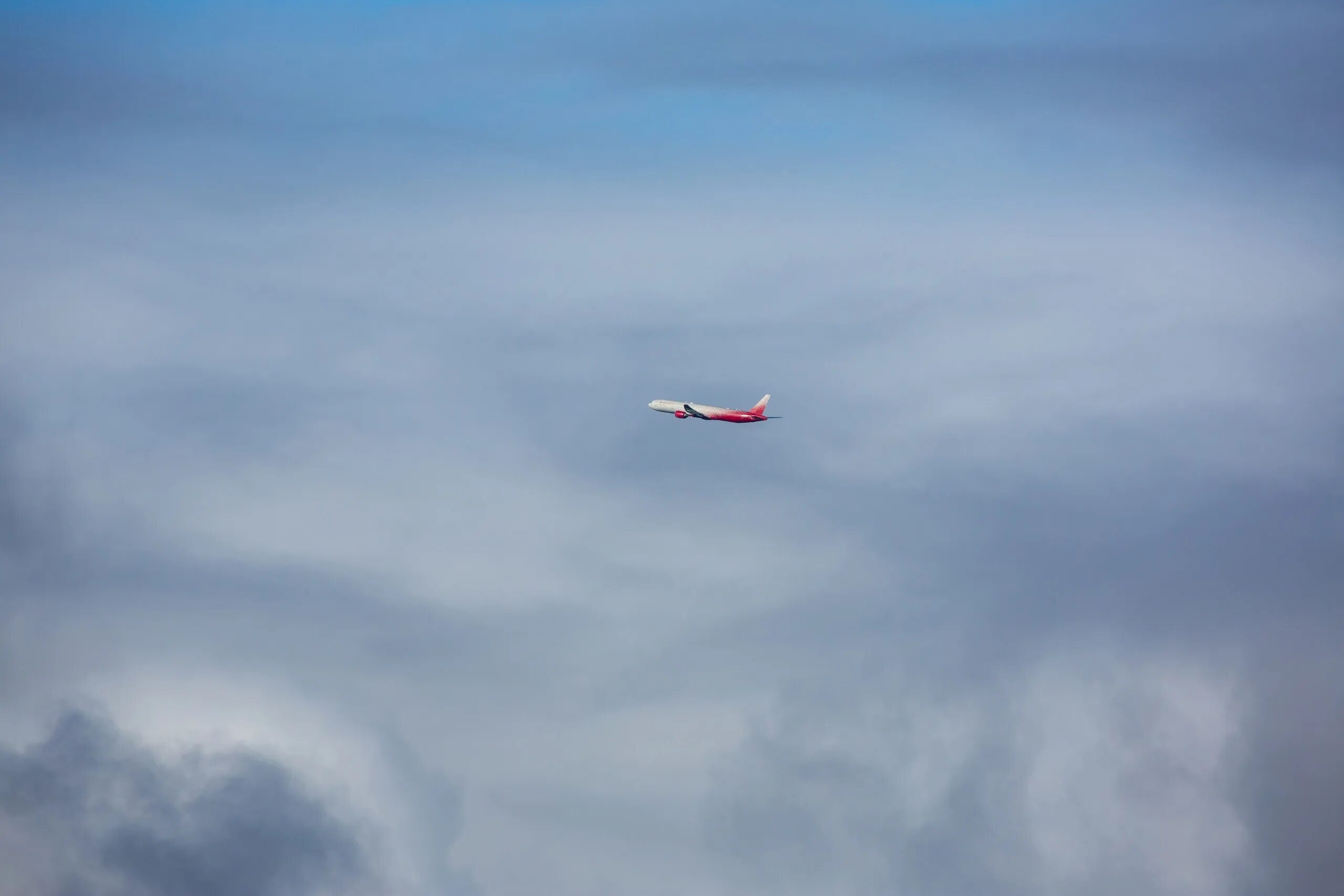 Парк зарядье в москве полет над москвой. Парк зарядье аттракцион полет. Аттракцион полет над москвой в парке зарядье. Белый лебедь на параде победы предельно низкой высоте. Вертолет heliport.