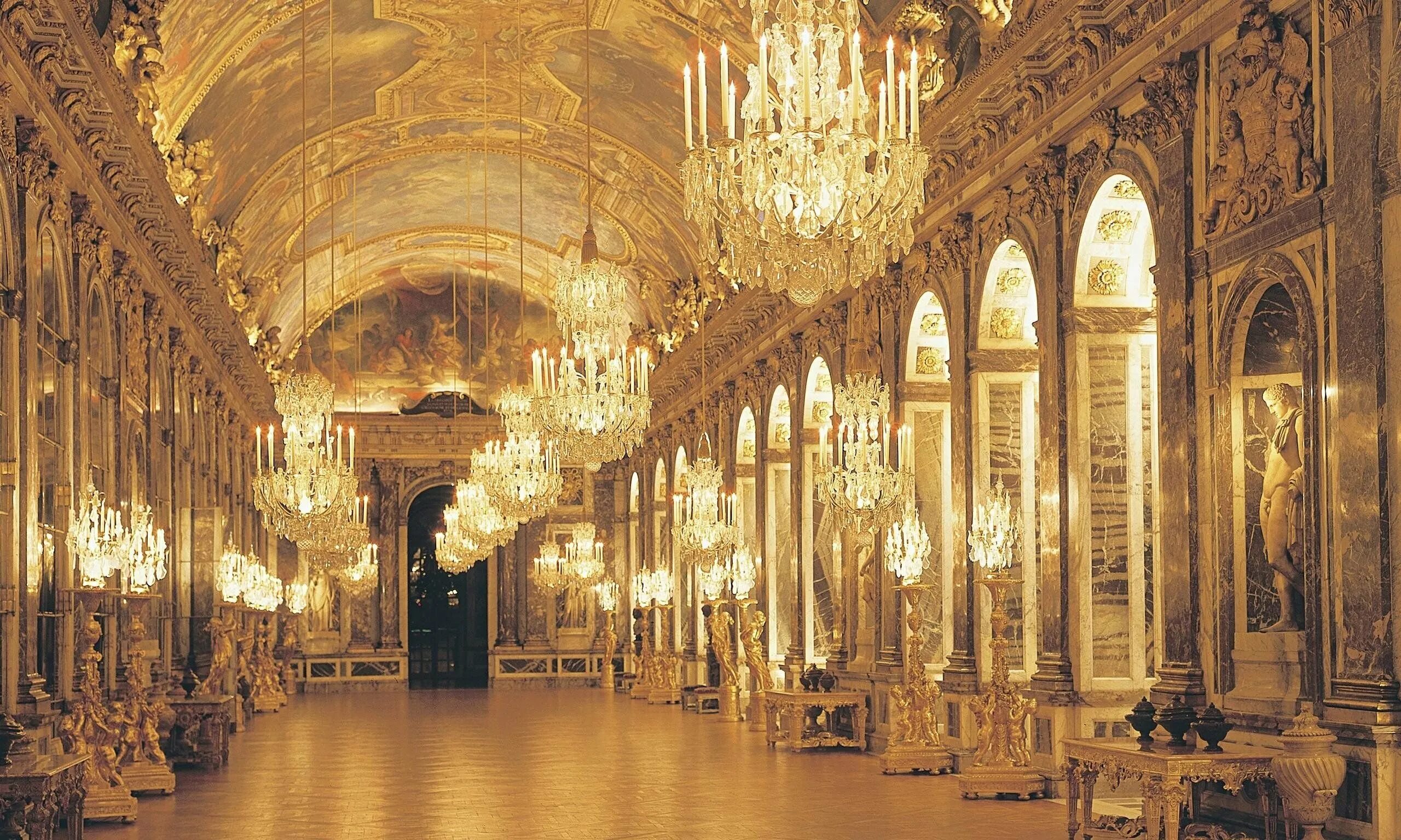 Королевское госп. Версальский дворец бальный зал. Шато де Версаль, Франция. Дворец Версаль Франция внутри. Королевская часовня Версальского дворца.