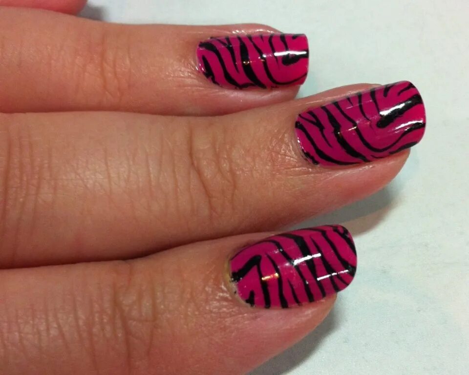 Маникюр зебра на короткие ногти фото Pin by Luz Tellez on pestañas y uñas Gel nails, Cow nails, Trendy nails