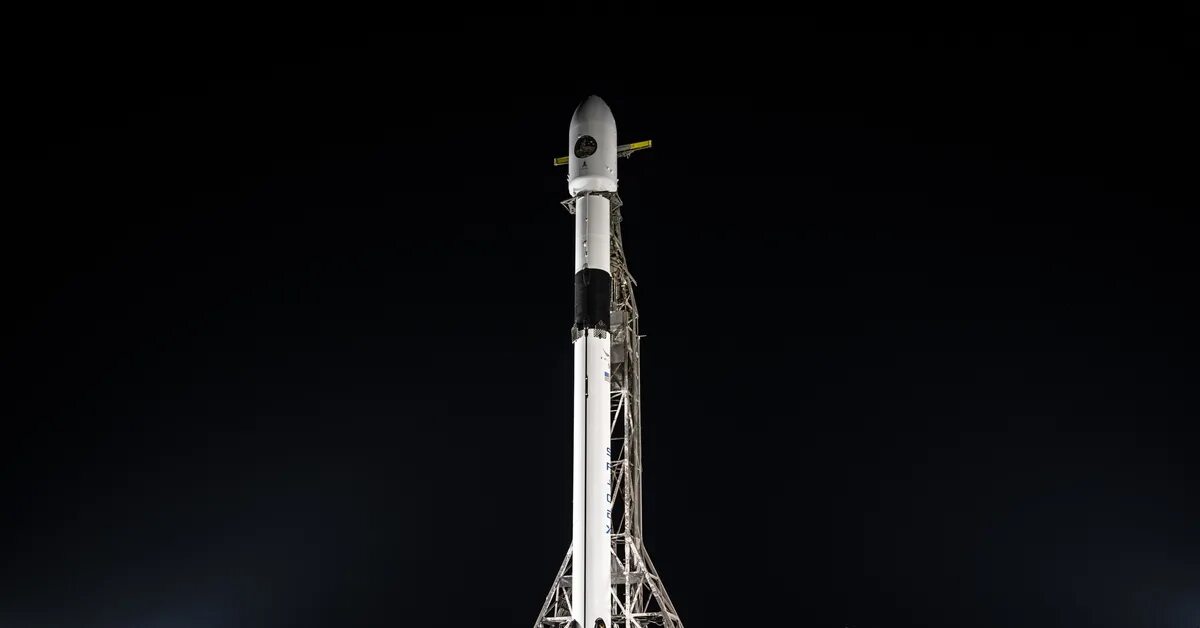Space x отзывы. Ракетоноситель falcon 9. Ракета фалькон хеви. Spacex 2022 falcon. Falcon 9 first stage.