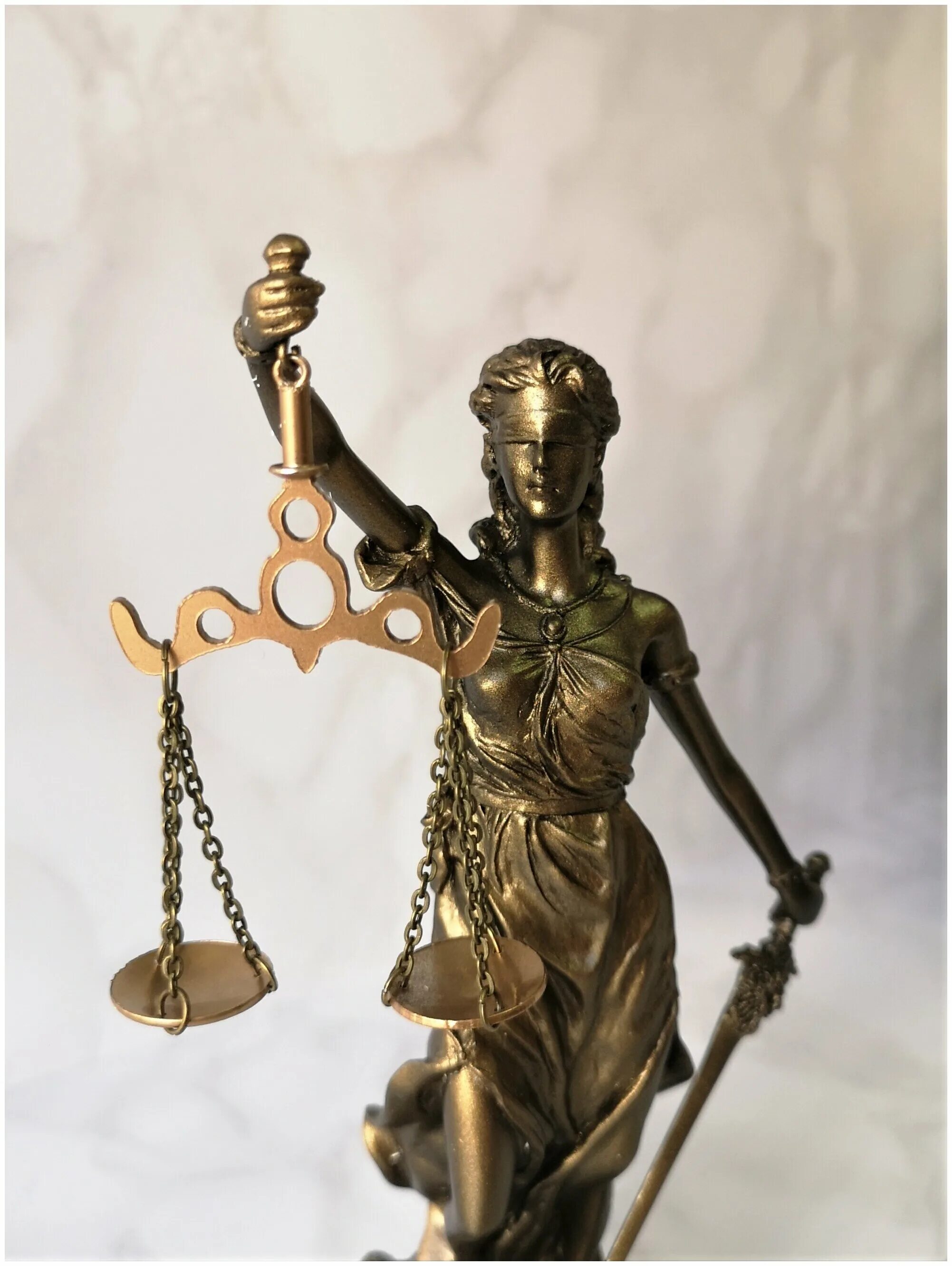 Приз ps gsf10036 "фемида". Богиня правосудия 6 букв. Статуэтка фемида. Фемида 1792×828. Богиня правосудия.