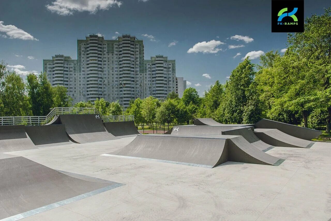 Большие скейт парки. FK Ramps скейт парк Москва. BMX парк в Алтуфьево. Лианозовский парк скейт парк. Москва парк Алтуфьево парк Алтуфьево.