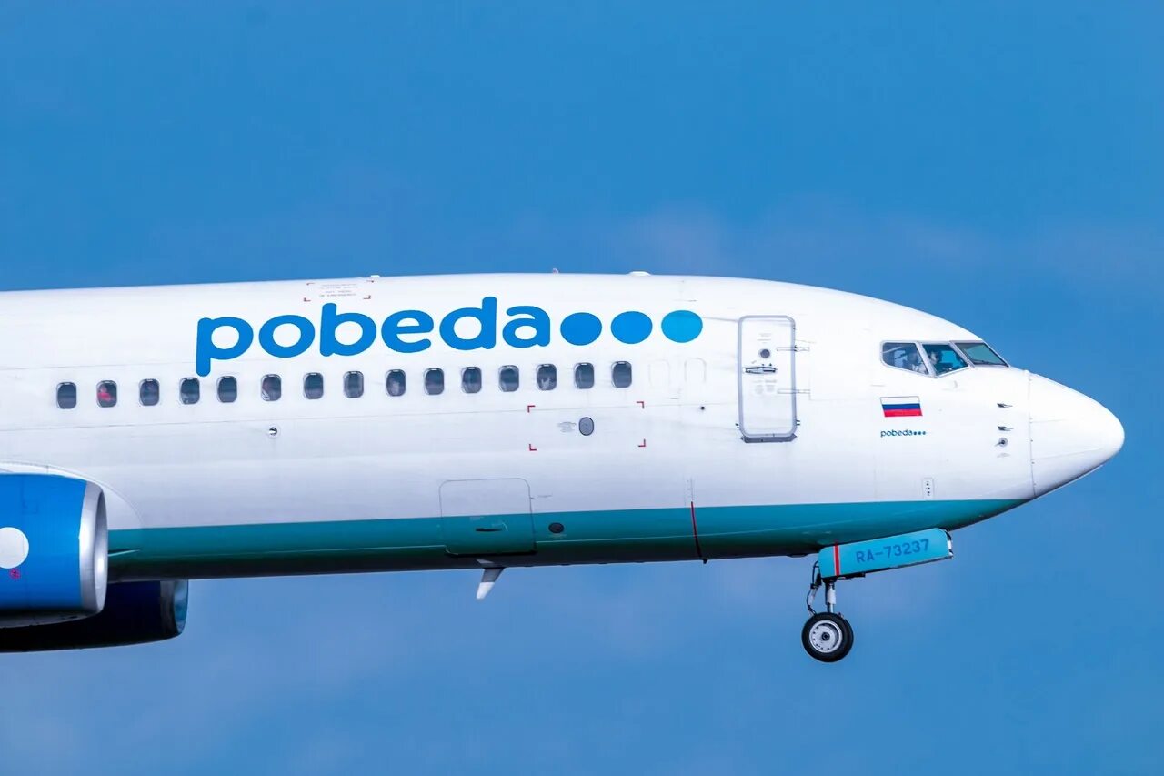 Tickets pobeda. Победа авиакомпания. Самолет победа. Авиакомпания победа Сочи. Победа авиакомпания фон.