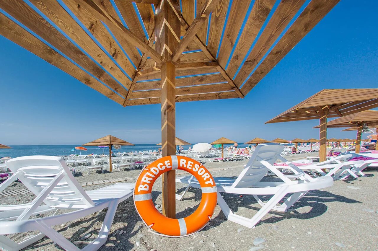 Сочи отель resort. Bridge resort отель сочи. пляж отеля бридж резорт сочи. отель bridge resort 4 адлер. бридж фэмили резорт 3 адлер.