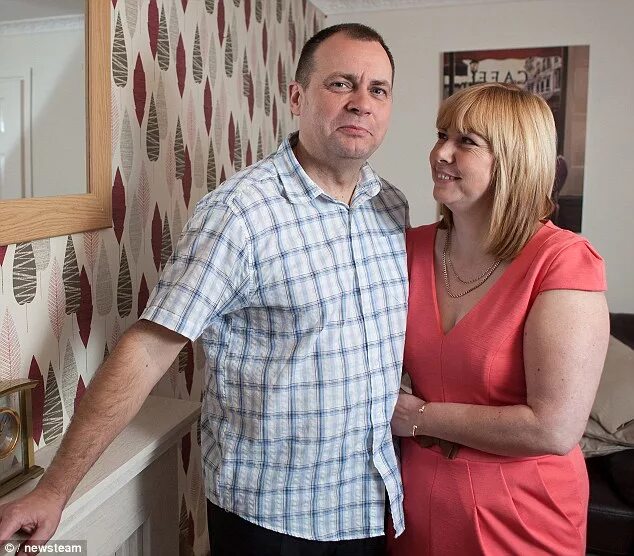 Любовь после 30 лет. Красивые женщины среднего возраста. Человек средних лет. Где знакомиться после 40. Взрослые мужчина и женщина.