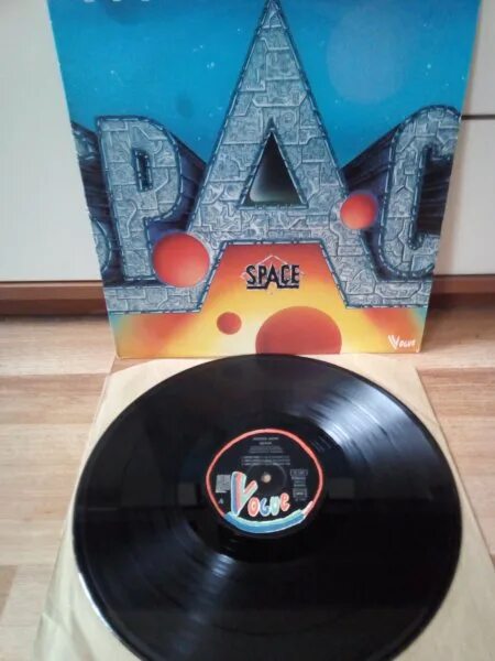 Deeper zone. Space deeper zone 1980. space deeper zone альбом. виниловая пластинка группы спейс. space deeper zone картинки.