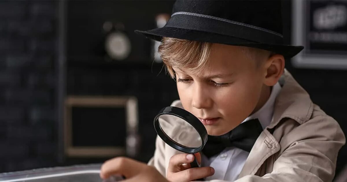 Квест для детей. Тайны энид блайтон детский детектив. Шпионский квест. Юный сыщик. Мальчик детектив.