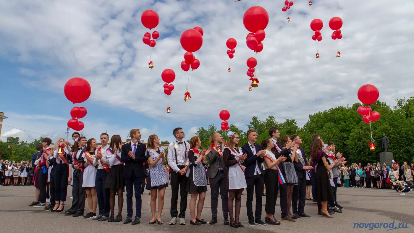 Школа 31 Великий Новгород. Последний звонок Великий Новгород. 20 Школа Великий Новгород. Школа 31 Великий Новгород фото. Великий звонкий