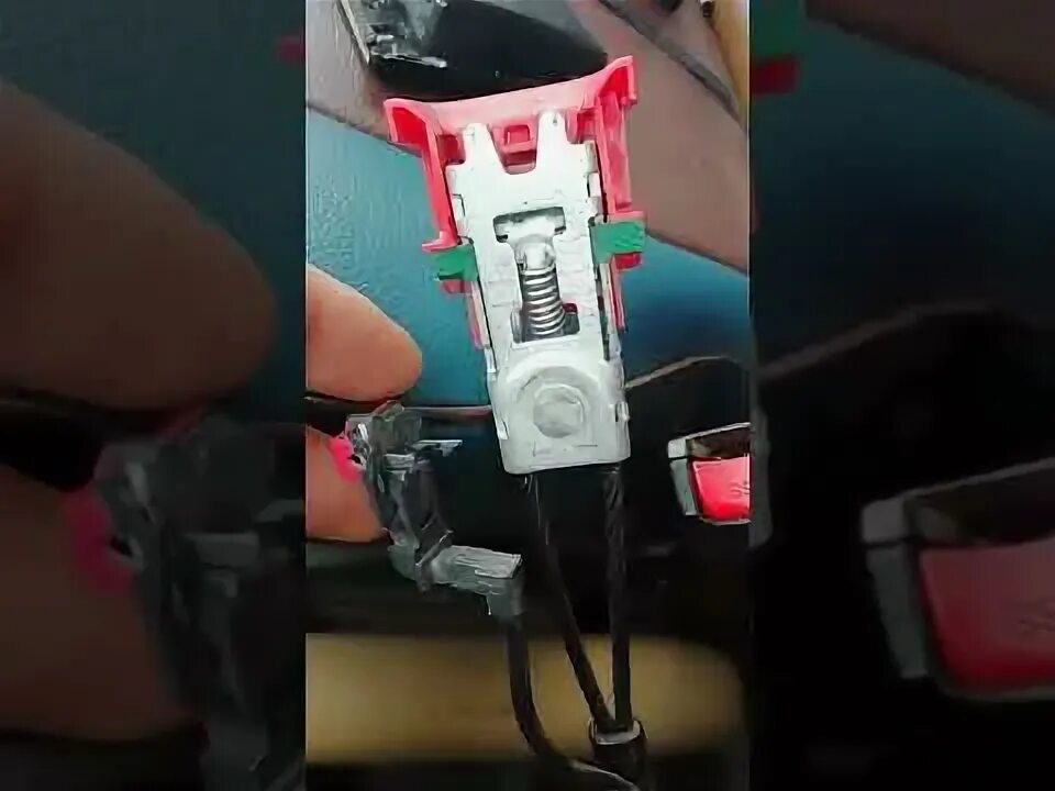 Снятие ремня безопасности, накладок порогов, обшивки стоек Volkswagen, Škoda, Au