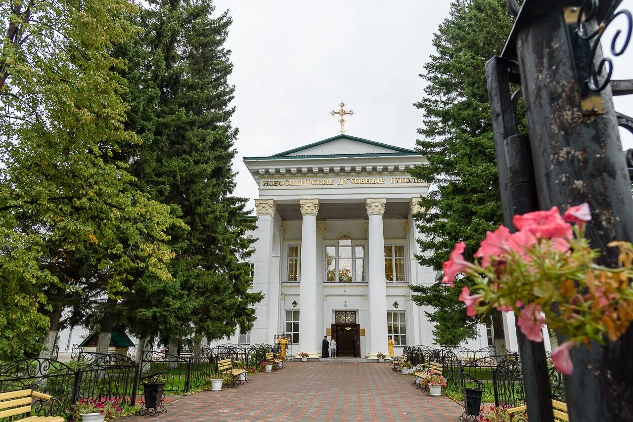 новосибирская духовная семинария. духовная семинария обь. духовные семинарии в новосибирске. православная семинария в новосибирске. новосибирская духовная семинария отец серафим.