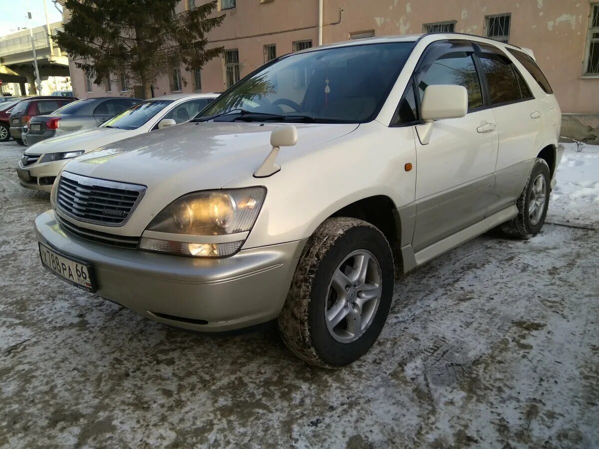 Toyota harrier 1 поколение. Toyota Harrier 1998. Toyota Harrier 3.0. Тойота Harrier 1998.