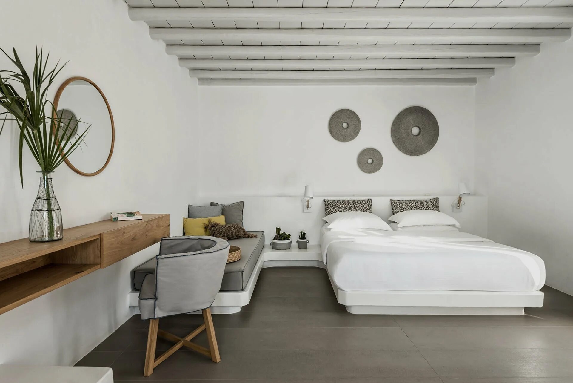 Travel in cheap hotel. Гостиницы италии стандарт. Отель галерея графит болгария. Double bedroom. Cheap rooms.