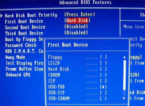 Название флешки в биосе. Биос приоритет загрузки флешки. Phoenix BIOS загрузка с флешки. BIOS HDD first Boot device. Восстановить флешку через биос