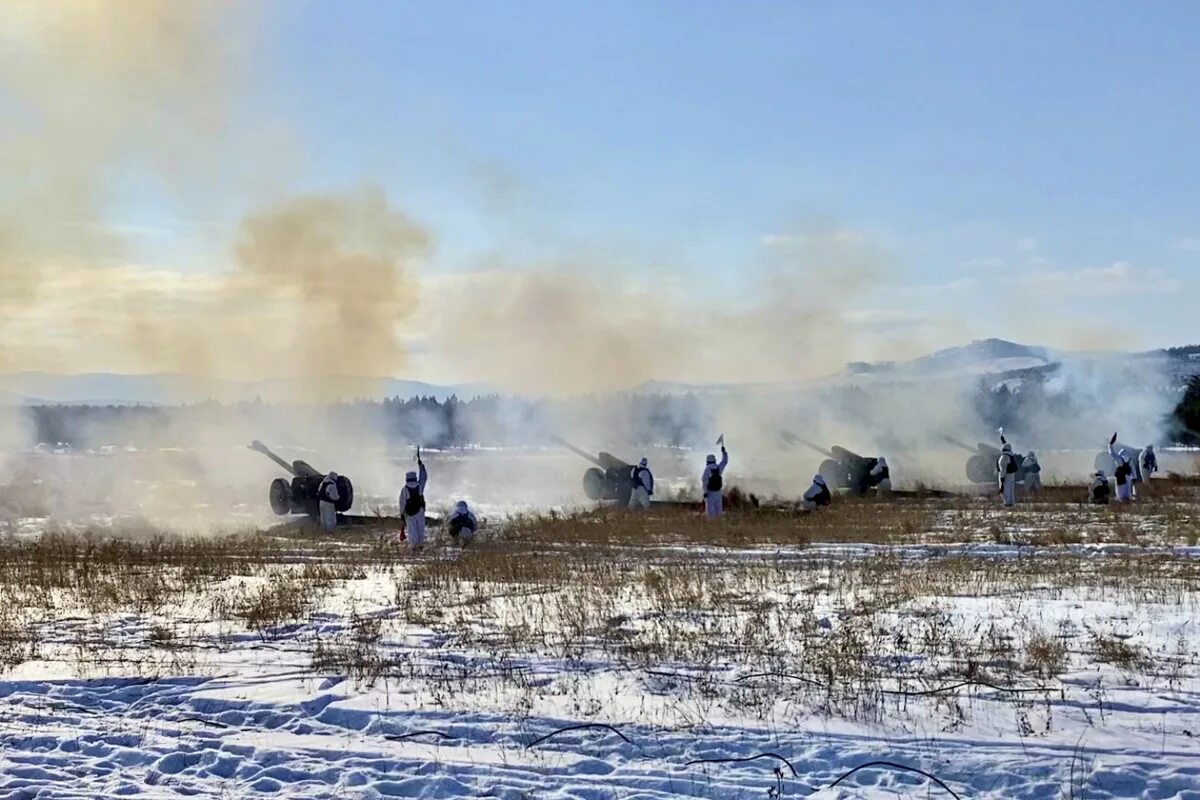 Российские войска под Киевом. Военный в поле Украина. Скоро наступление россии