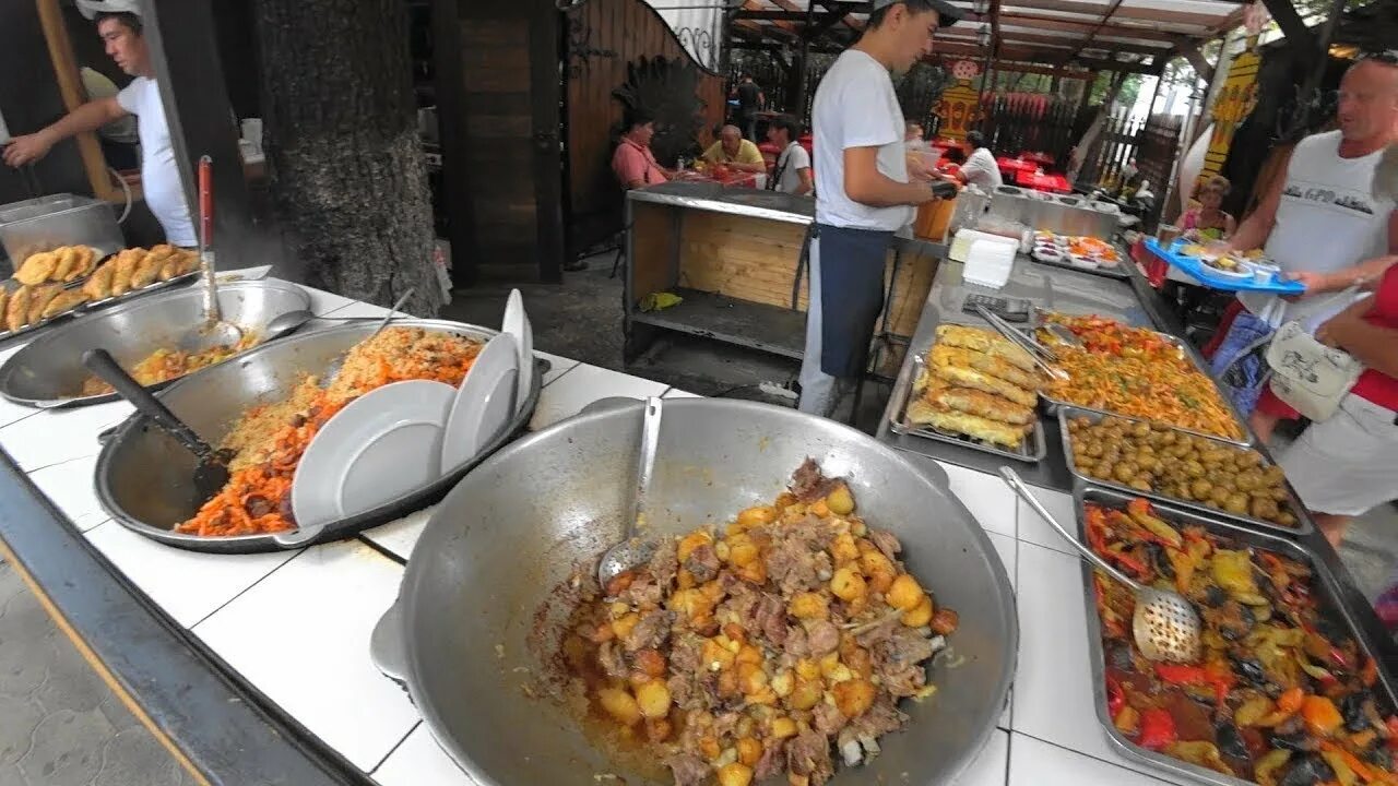 Сочи центр где вкусно поесть. Столовая юность лазаревское. кафе русское застолье лазаревское. сочи лазаревское кафе. кафе узбекской кухни лазаревское.