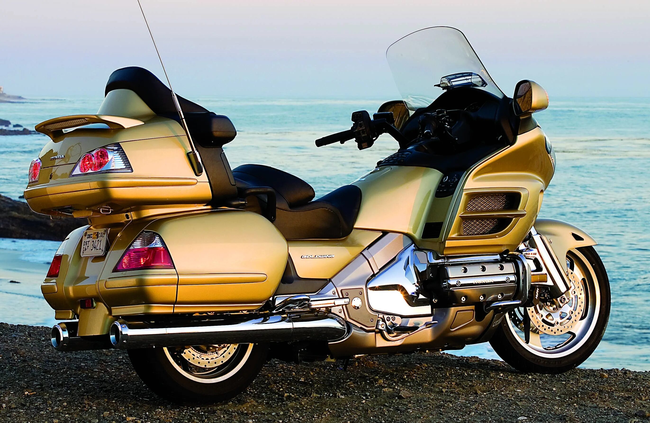 Хонда Голд Винг 1800. Honda gl1800 Gold Wing. Honda Gold Wing 1800. Holda Gold VIN 1800. Мотоцикл honda gold wing