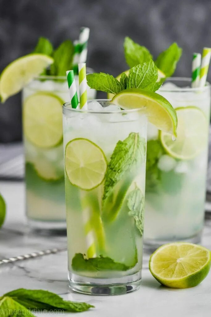 Данный мохито. Коктейль мохито безалкогольный. мохито лайм мята. mojito classic коктейль. мохито лимонад безалкогольный.