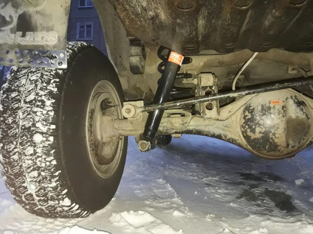 Подвеска террано 3. Nissan terrano 2 подвеска. nissan terrano 2 передняя подвеска. передняя подвеска ниссан датсун 21. ниссан террано задняя подвеска.