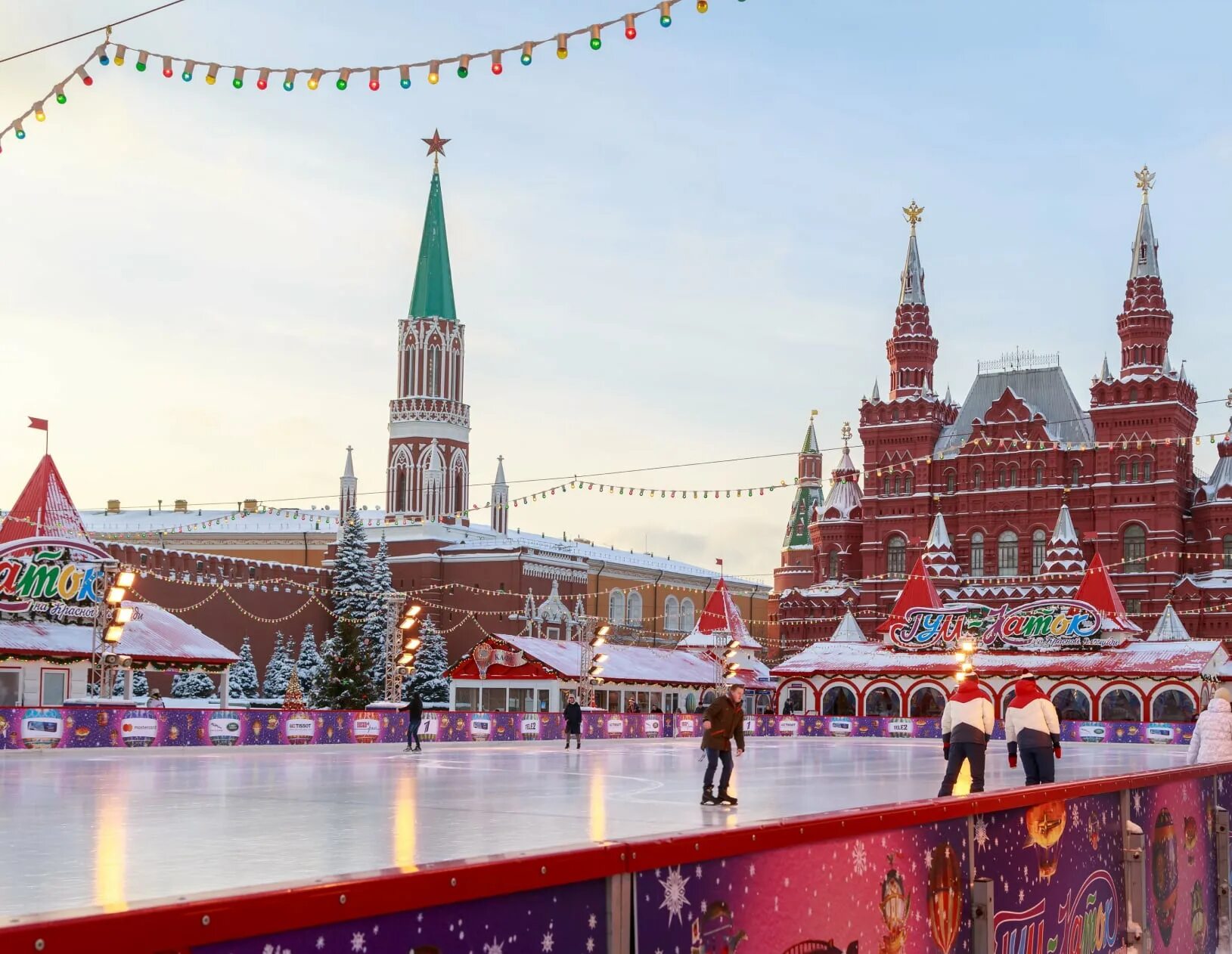 Moscow skating. Коньки на красной площади. Каток в москве. Московский скэтинг ринк. Moscow skating.