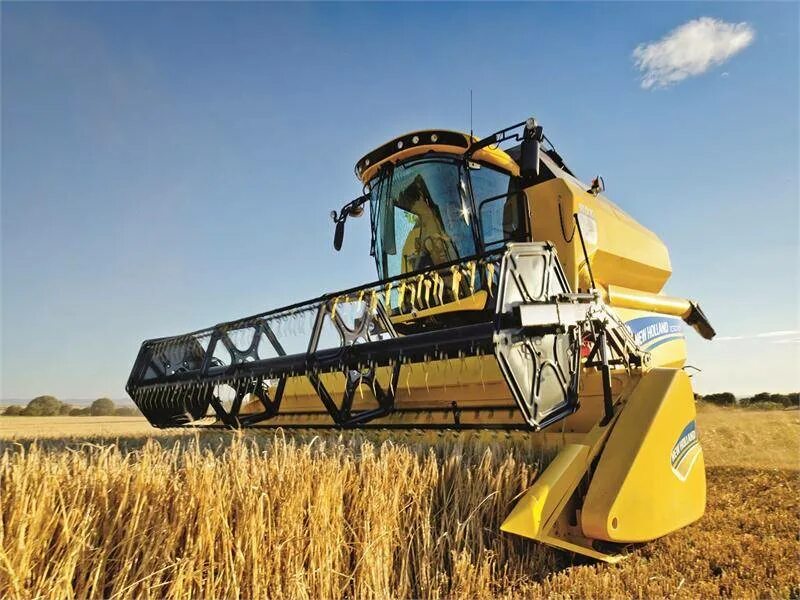 New holland масла. Зерноуборочный комбайн Нью Холланд. Комбайн зерноуборочный (New Holland CR 9000). Комбайны зерноуборочные Холланд зерноуборочный. New Holland TC 5000.