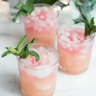Розовый коктейль