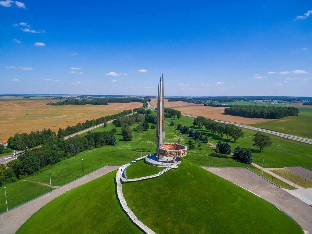 Минский курган. Мемориальный комплекс Курган славы. Курган славы Минск. Курган славы Советской армии освободительницы Беларуси. Мемориальный комплекс "Курган славы" около Минска, Белоруссия.