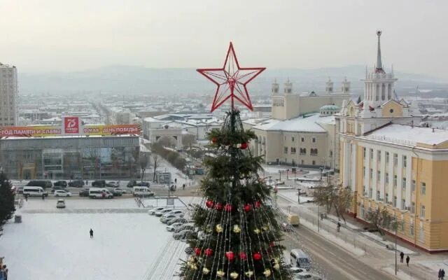 Главной елке Улан-Удэ маленькую звезду поменяют на большую - МК Улан-Удэ