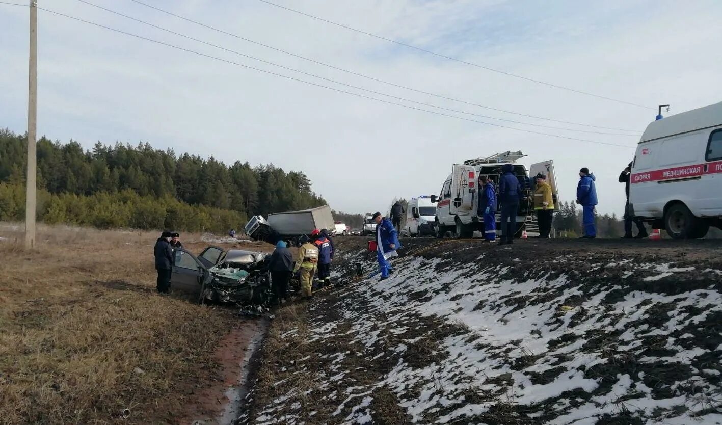 Авария в игринском районе удмуртия. Дтп игринский район удмуртия. 10. Дтп в ижевске вчера на удмуртской. Фото аварий автомобилей.