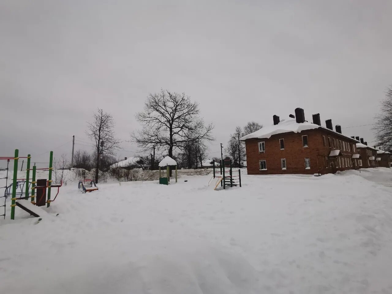 Старый домик в деревне. Село раково 2022 год. Деревня раково. Деревня ярцево ярославская область. Деревня раково.