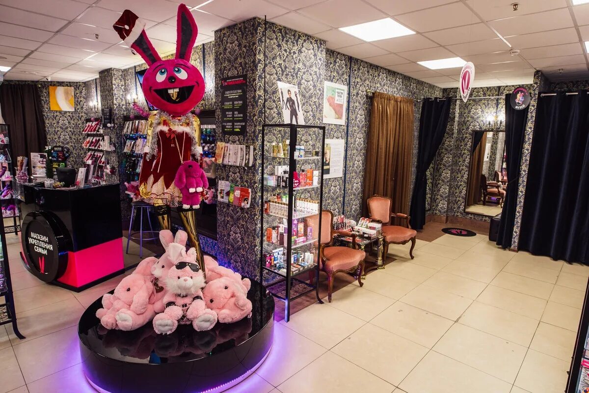 Pinkrabbit музей ул седова 11 фото. Магазин Пинк рэббит. Магазин укрепления семьи розовый кролик Санкт-Петербург. Пинк рэббит СПБ музей. Магазин розовый кролик в СПБ.