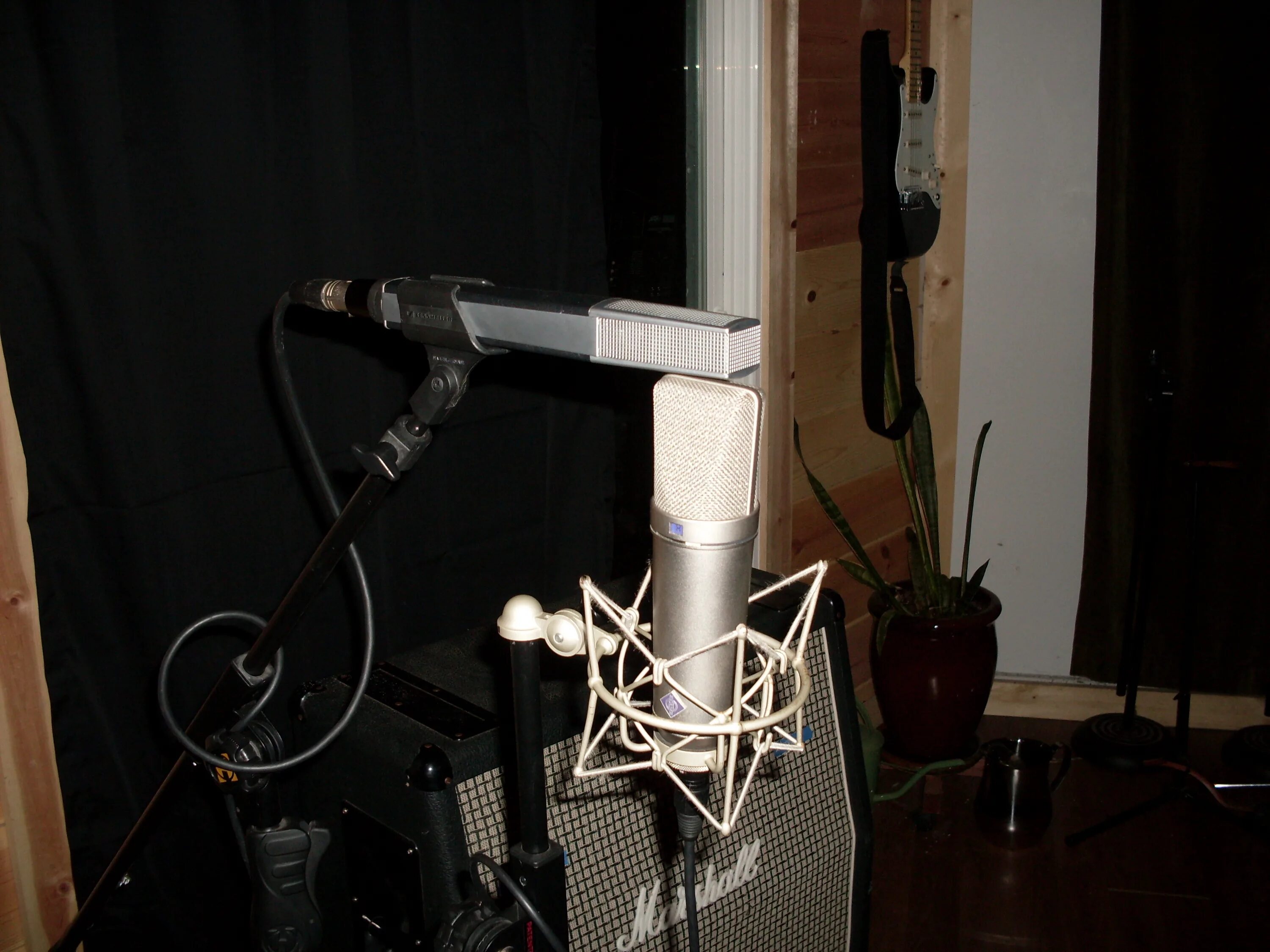 Захват микрофона. Sennheiser MD 441. Neumann u87. Нойман 87. Neumann u87 in Studio.