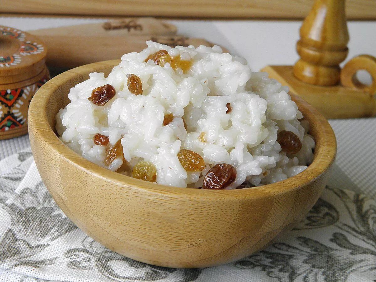 Как варить рис на кутью на поминки. Кутья поминальная. кутья из риса с изюмом поминальная. кутья с рисом и изюмом. сочиво и кутья.