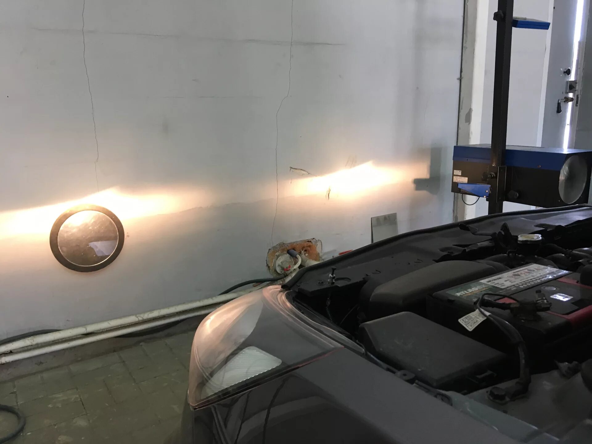 Как отрегулировать фары солярис. Регулировка фар hyundai solaris 1. регулировка света фар hyundai solaris. hyundai solaris 2 регулировка фар. регулировка фар хендай солярис 2012.