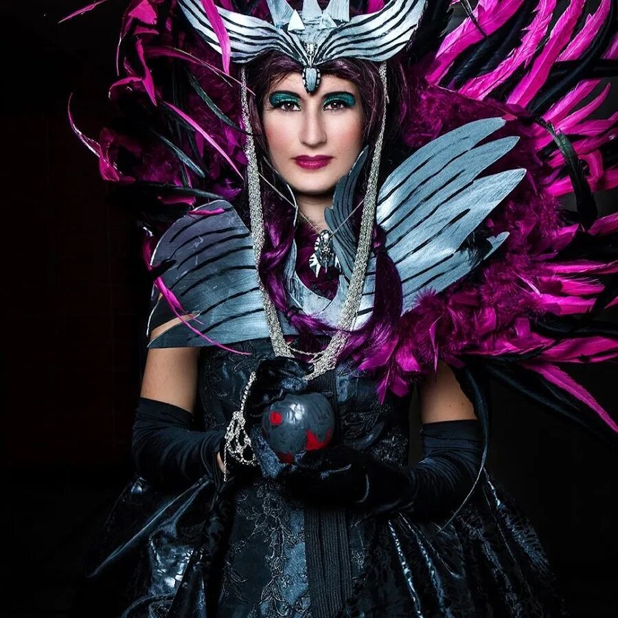 Cosplay queens. Рейвен Квин косплей. Эвер Афтер Хай Рейвен Квин косплей. Эвер Афтер Хай косплей. Queen Cosplay.