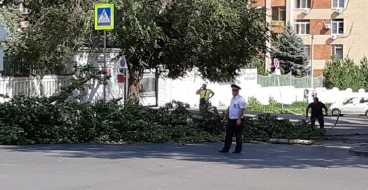 Комиссариат ворошиловского. Военкомат Ворошиловского района Волгоград. Ворошиловский район, улица Калинина,. Кладбище Ворошиловского района Волгоград. Пересечение улицы Калинина и Циолковского Волгоград.