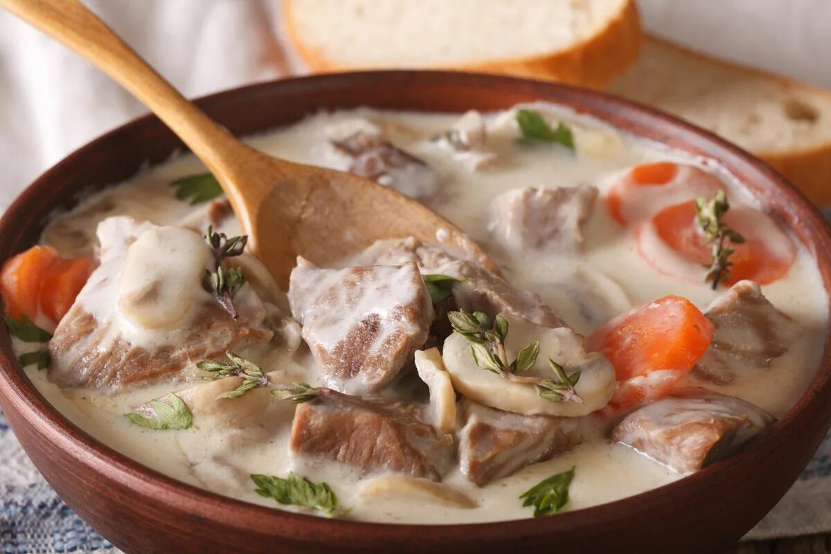 Рагу в белом соусе буквы. Рагу в белом соусе буквы. Meat stew. Французское рагу бланкет. Белое рагу.