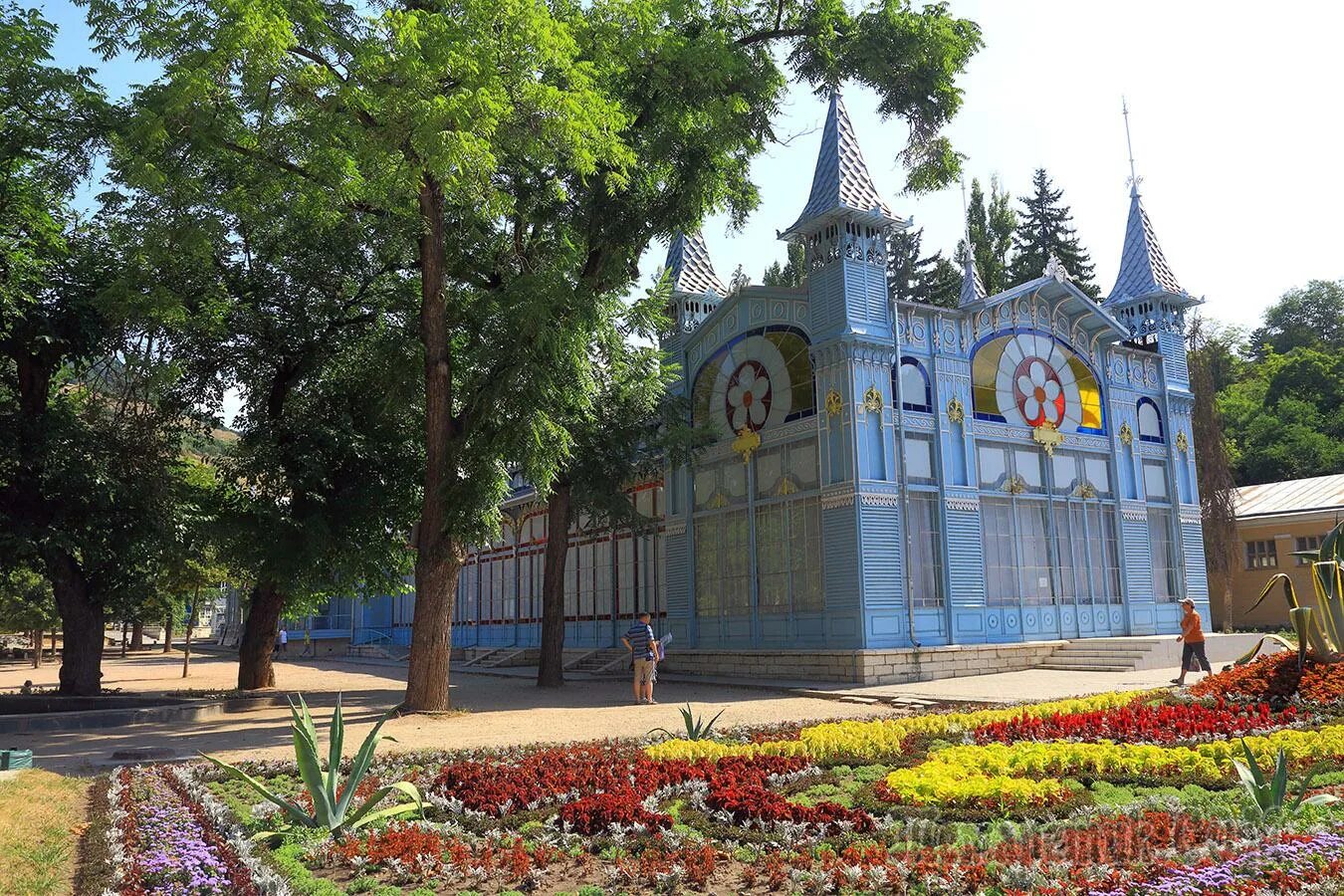 Одно из самых красивых зданий Пятигорска - Лермонтовская галерея ТУРИСТОЧКА Дзен